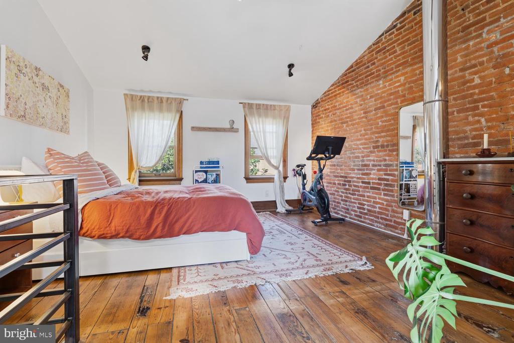 1205 S 8TH STREET