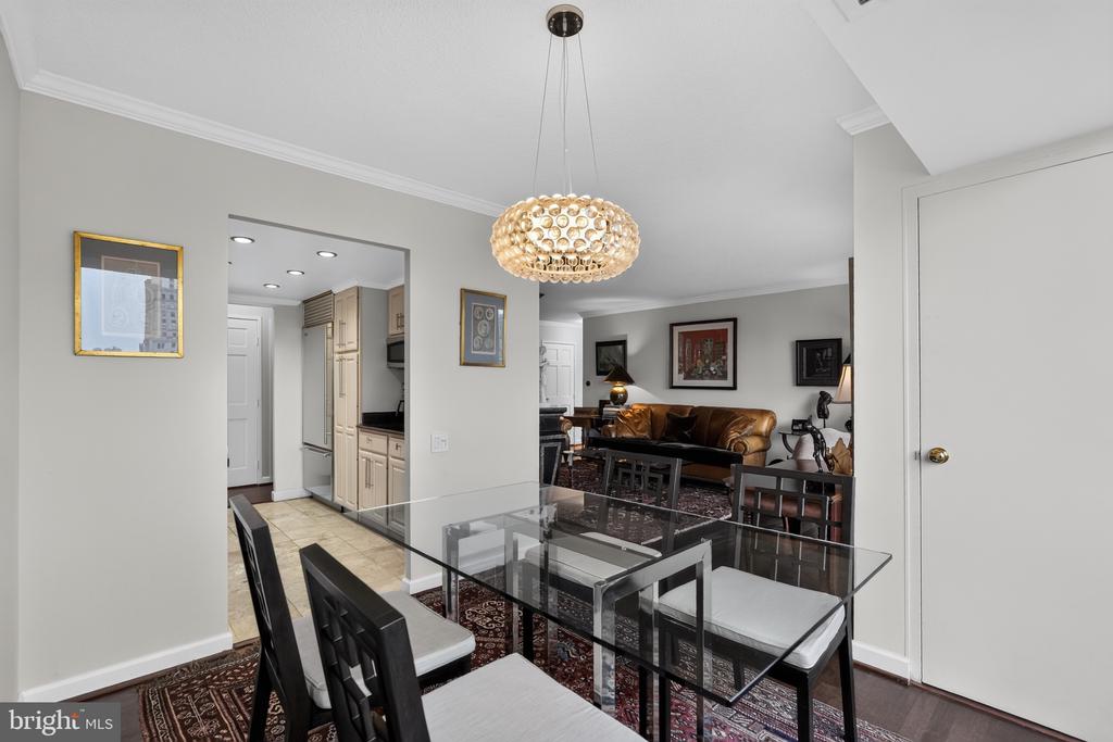 1326 SPRUCE STREET Unit: 2701