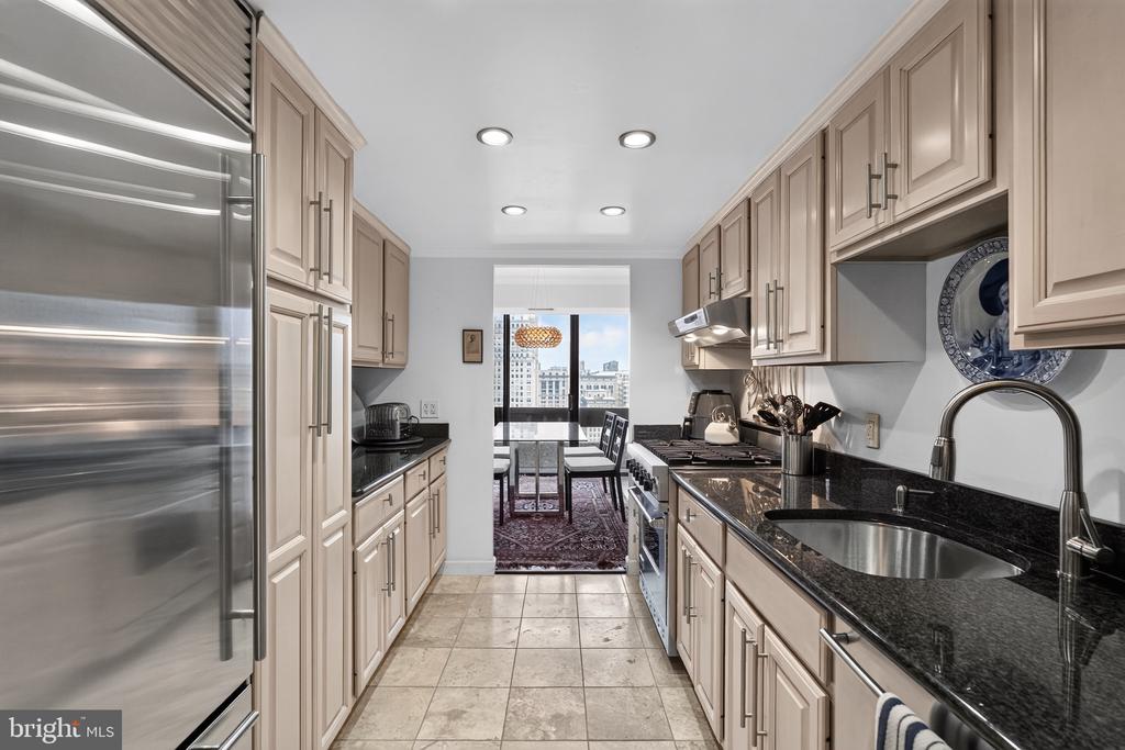 1326 SPRUCE STREET Unit: 2701