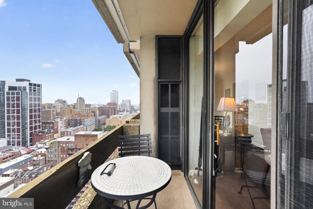 1326 SPRUCE STREET Unit: 2701