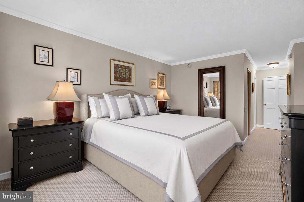 1326 SPRUCE STREET Unit: 2701