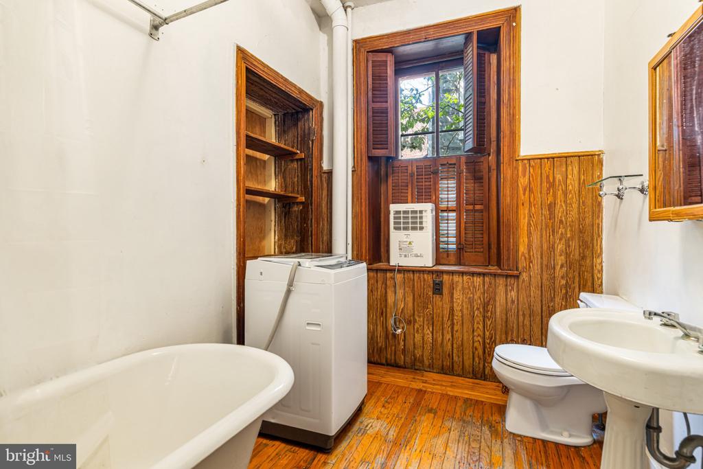 145 W SCHOOL HOUSE LANE