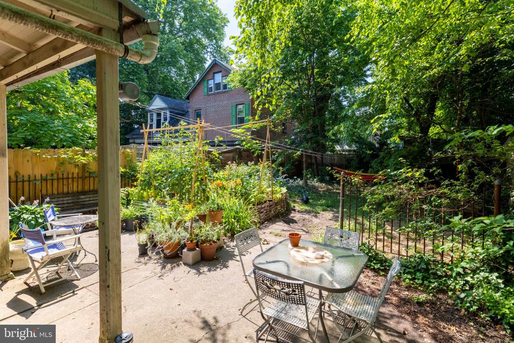 145 W SCHOOL HOUSE LANE