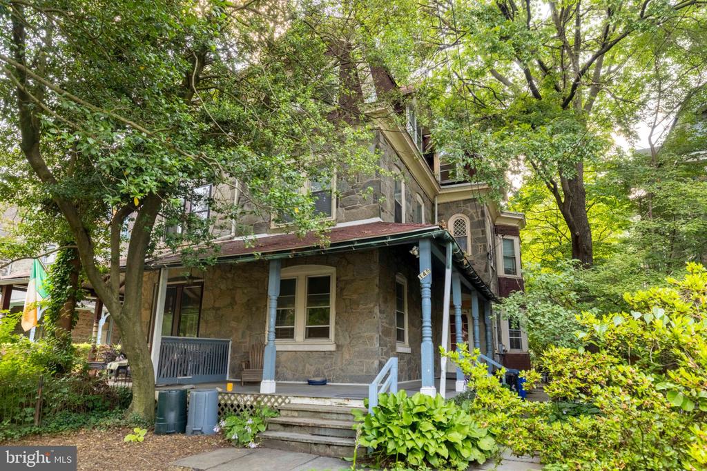 145 W SCHOOL HOUSE LANE