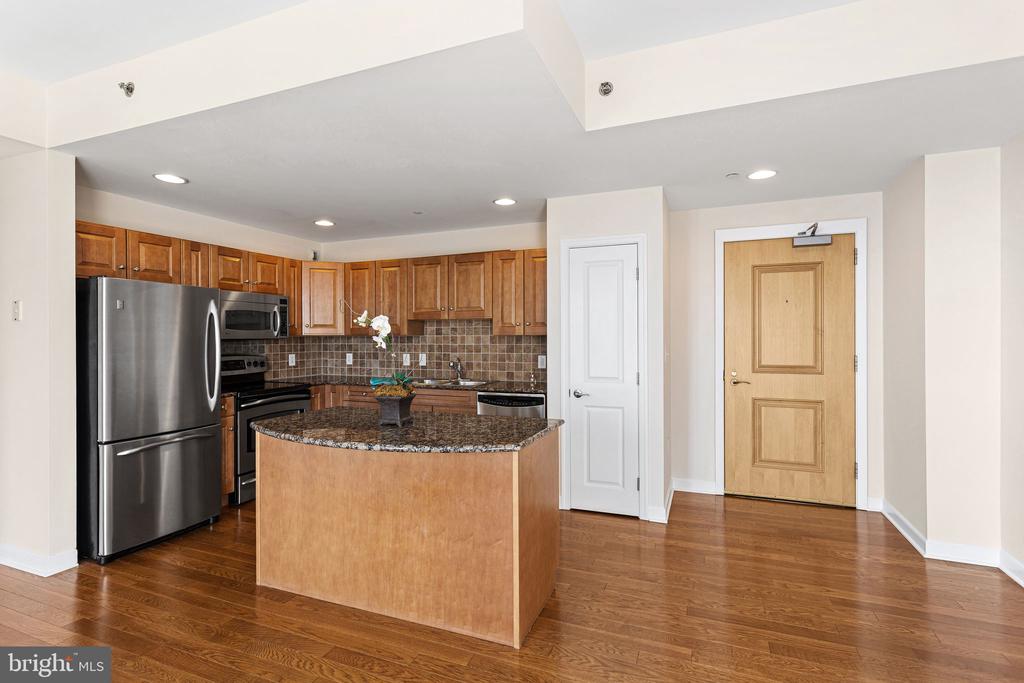 901 N PENN STREET Unit: P807