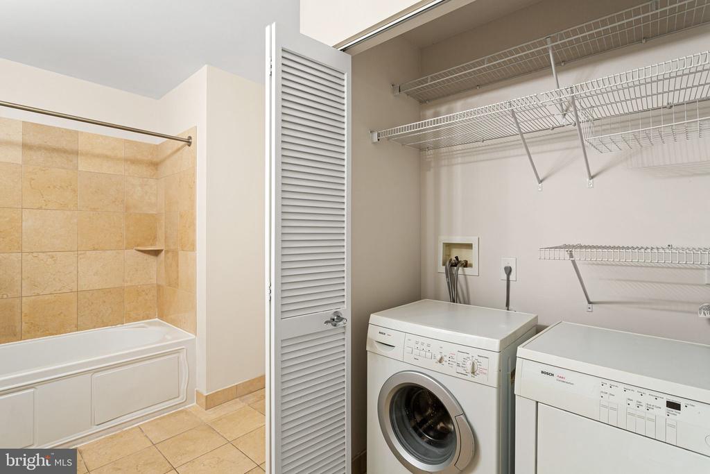 901 N PENN STREET Unit: P807
