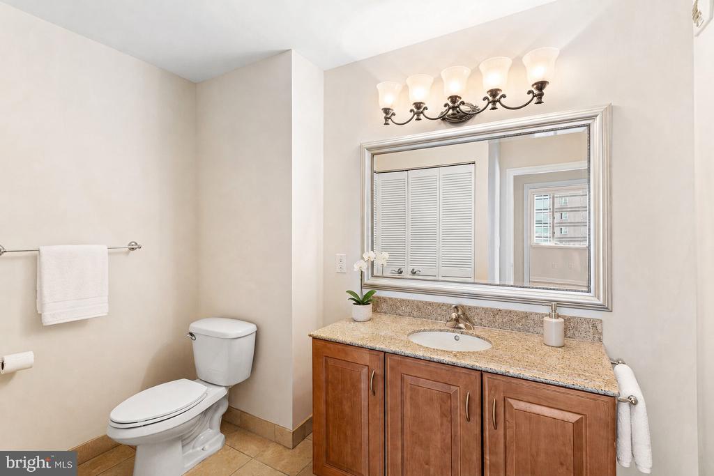 901 N PENN STREET Unit: P807