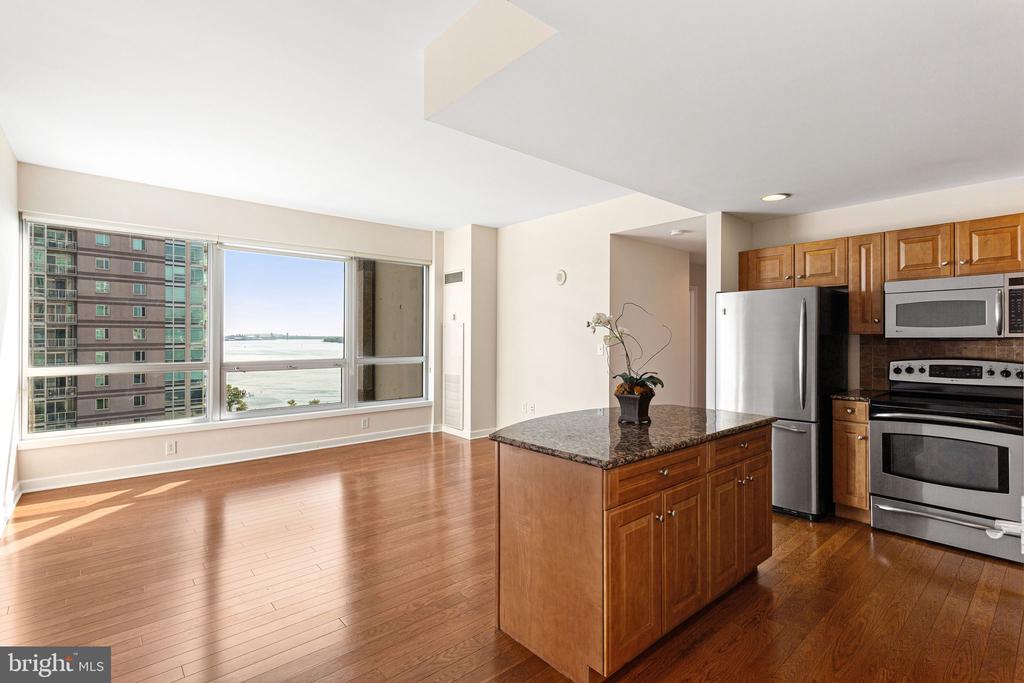 901 N PENN STREET Unit: P807