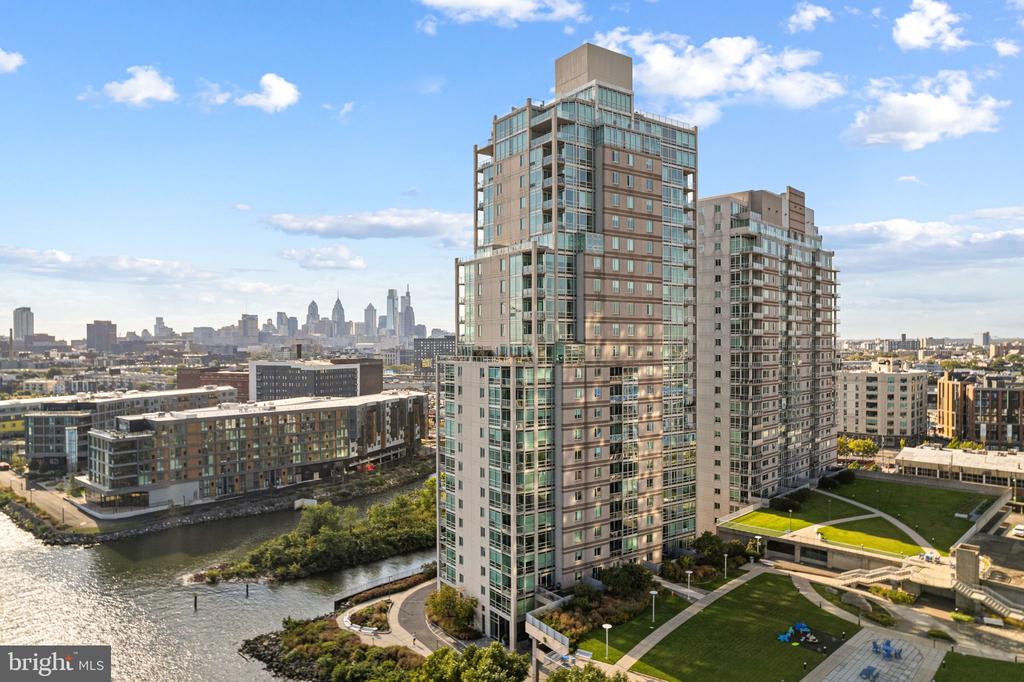 901 N PENN STREET Unit: P807