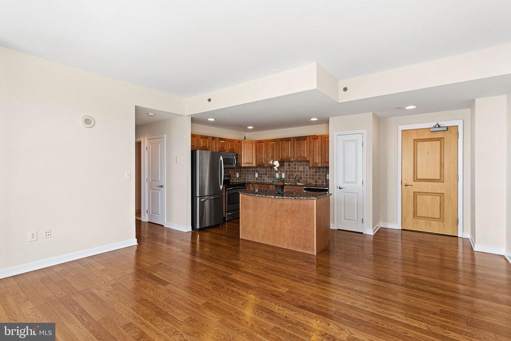 901 N PENN STREET Unit: P807