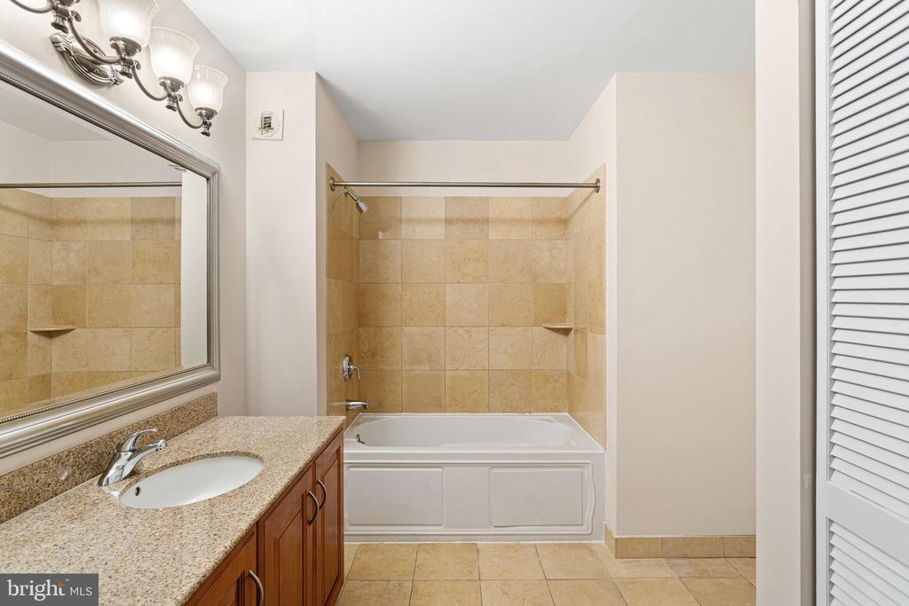 901 N PENN STREET Unit: P807