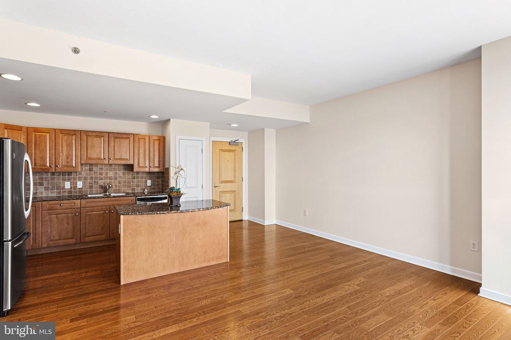 901 N PENN STREET Unit: P807