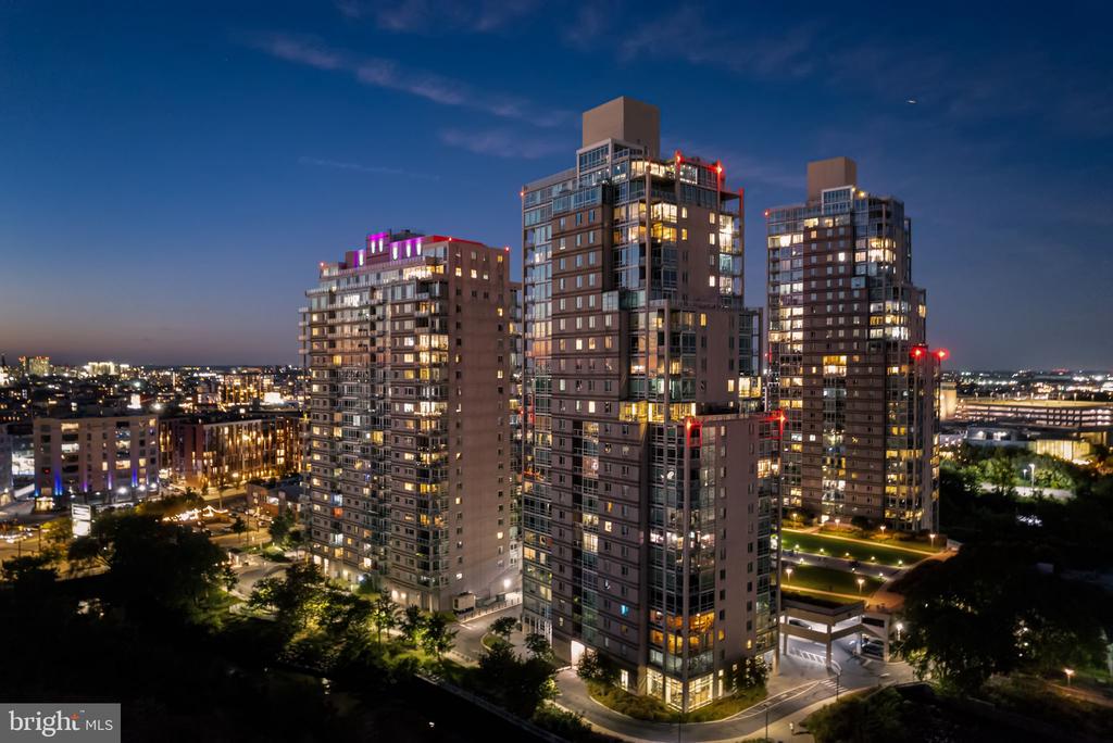 901 N PENN STREET Unit: P807