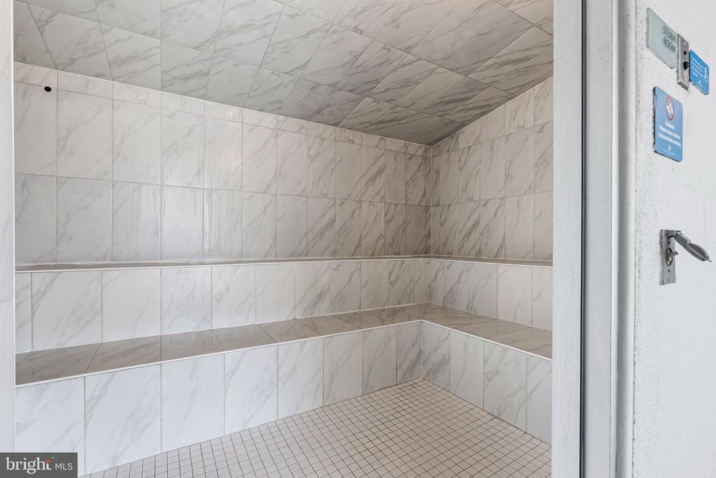 901 N PENN STREET Unit: P807