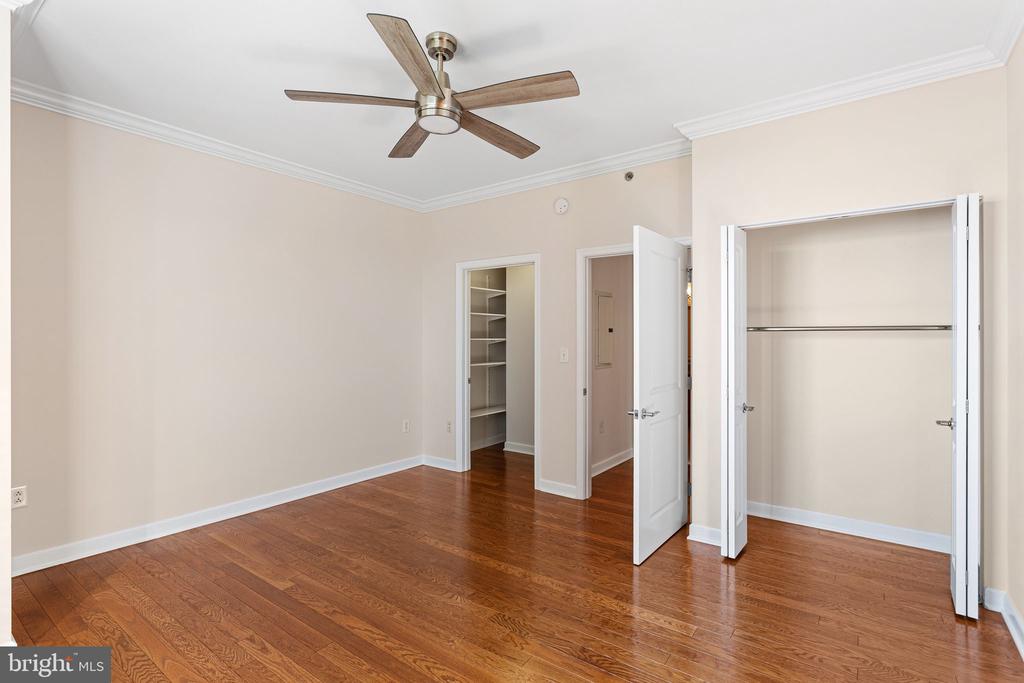 901 N PENN STREET Unit: P807