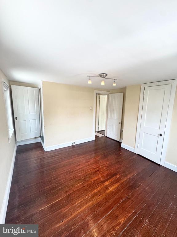 150 E HARTWELL LANE