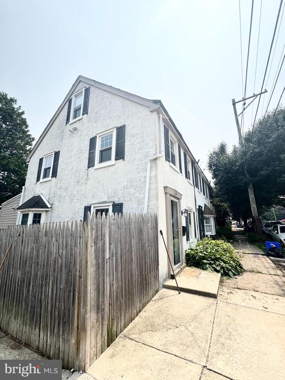 150 E HARTWELL LANE