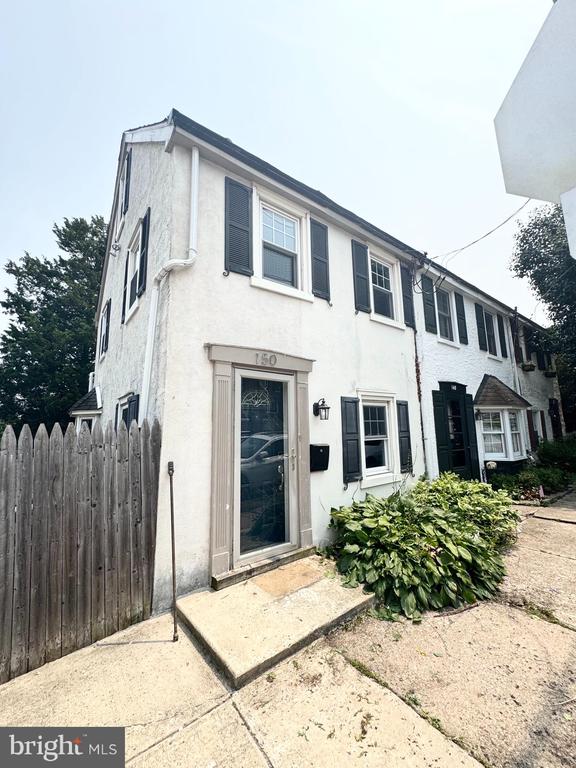 150 E HARTWELL LANE