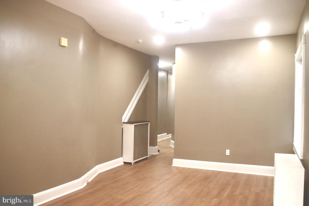 7135 CHEW AVENUE Unit: 1