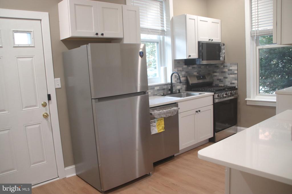 7135 CHEW AVENUE Unit: 1