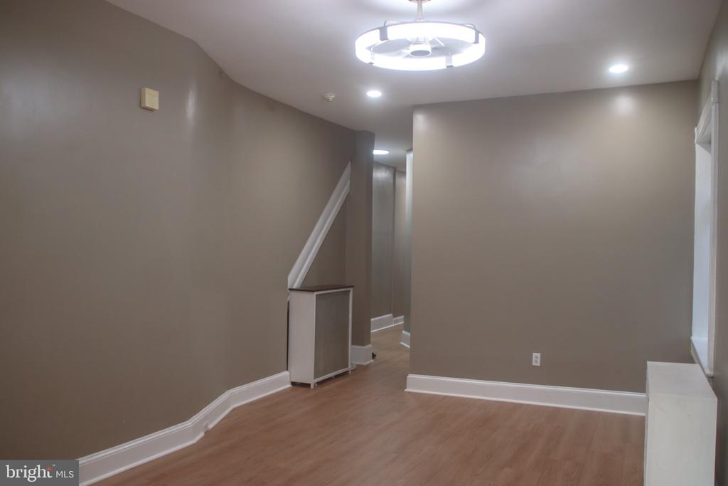 7135 CHEW AVENUE Unit: 1