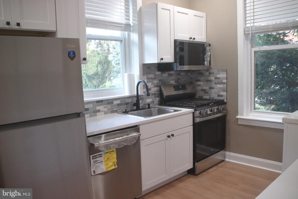 7135 CHEW AVENUE Unit: 1