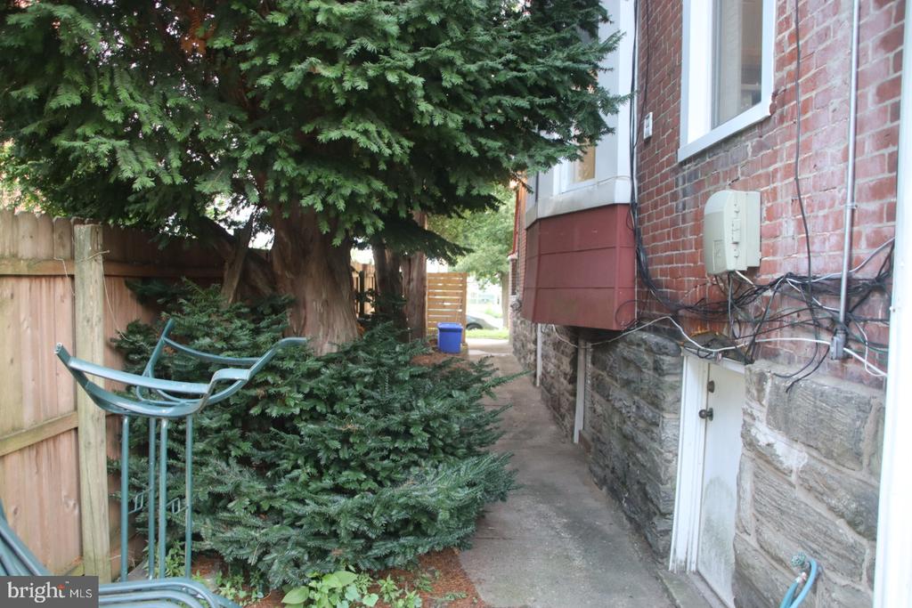 7135 CHEW AVENUE Unit: 1