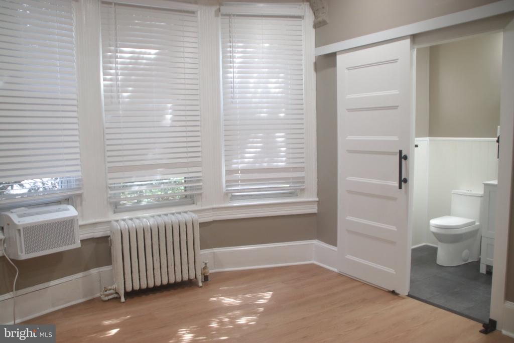 7135 CHEW AVENUE Unit: 1