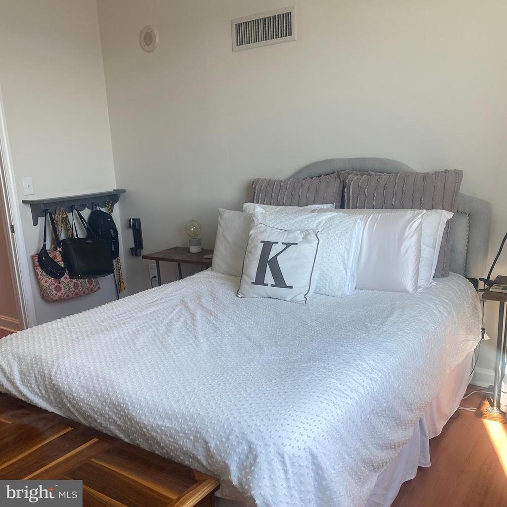 901 N PENN STREET Unit: P1905
