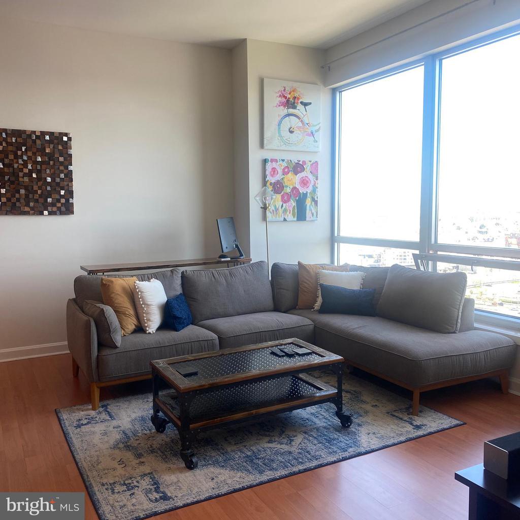 901 N PENN STREET Unit: P1905