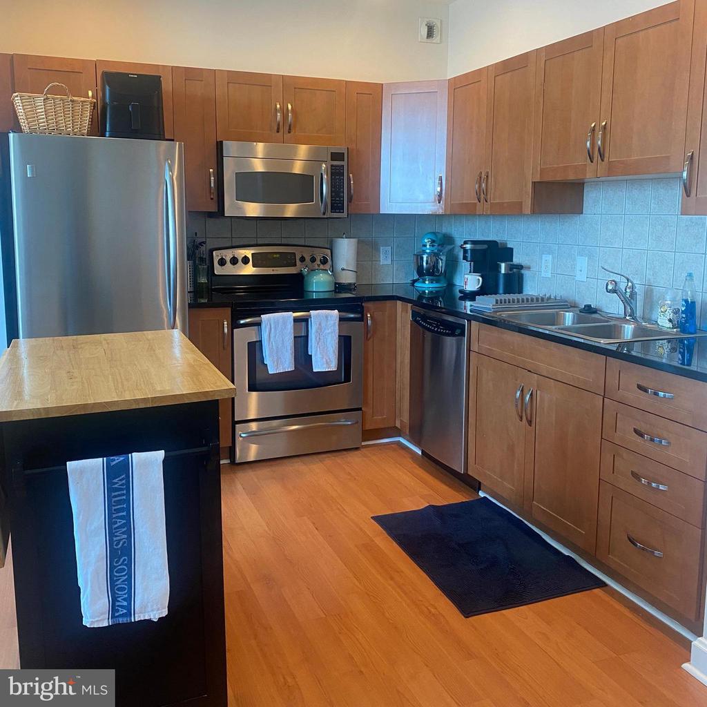 901 N PENN STREET Unit: P1905