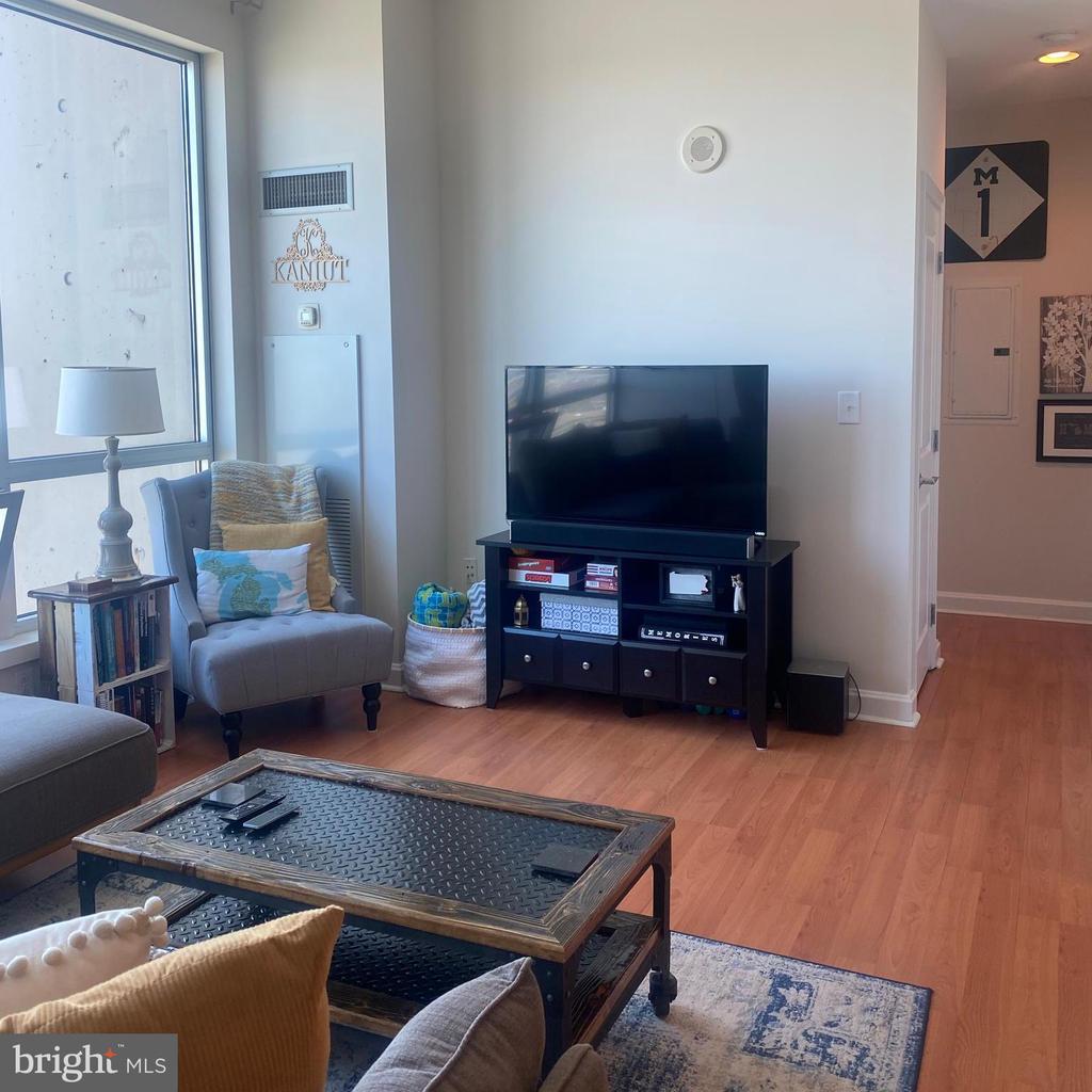 901 N PENN STREET Unit: P1905