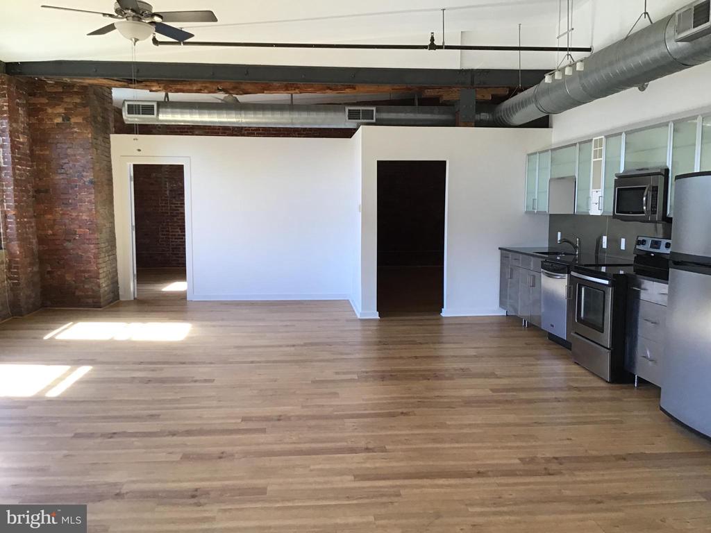 1125 E COLUMBIA AVENUE Unit: 203