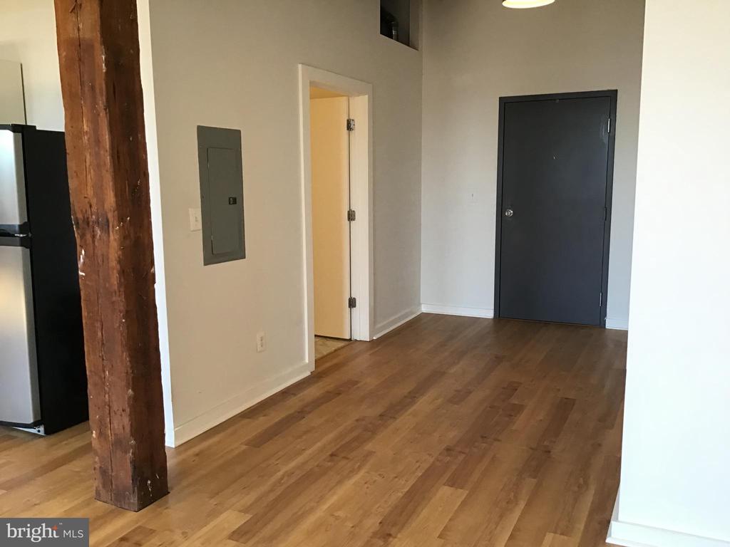 1125 E COLUMBIA AVENUE Unit: 203