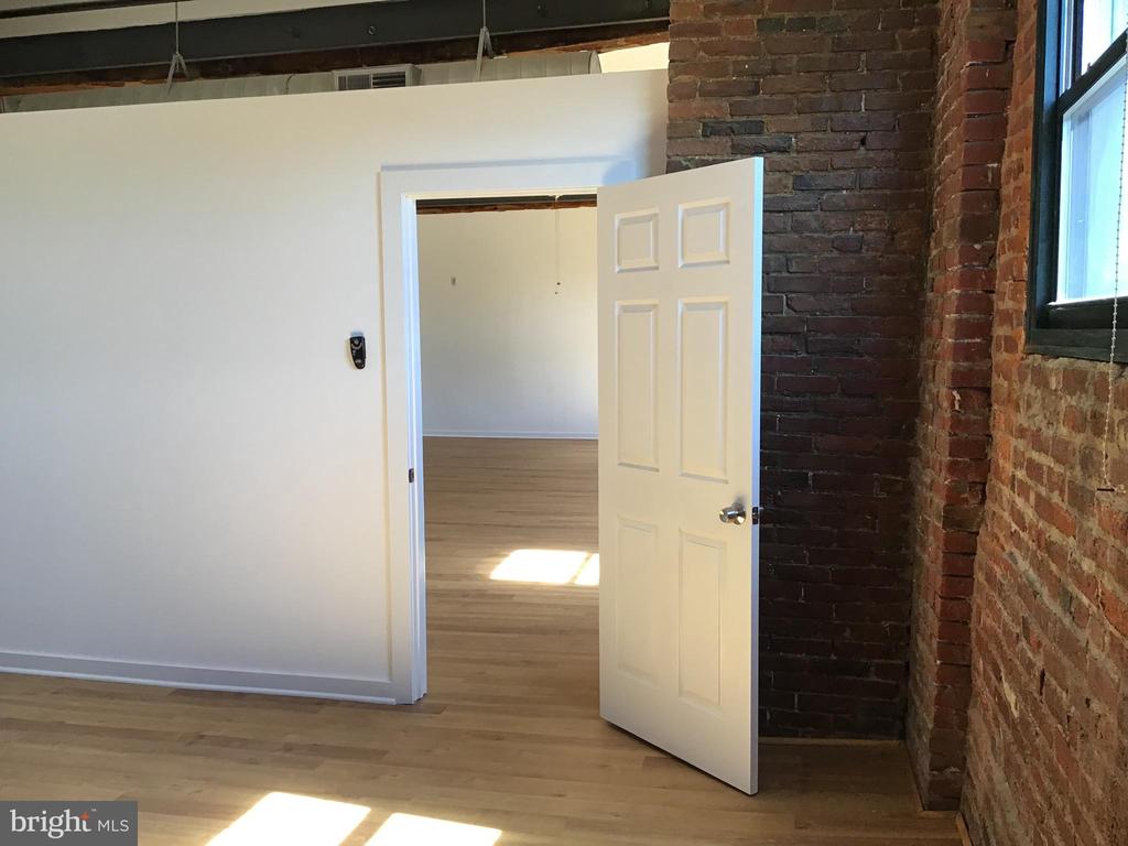 1125 E COLUMBIA AVENUE Unit: 203