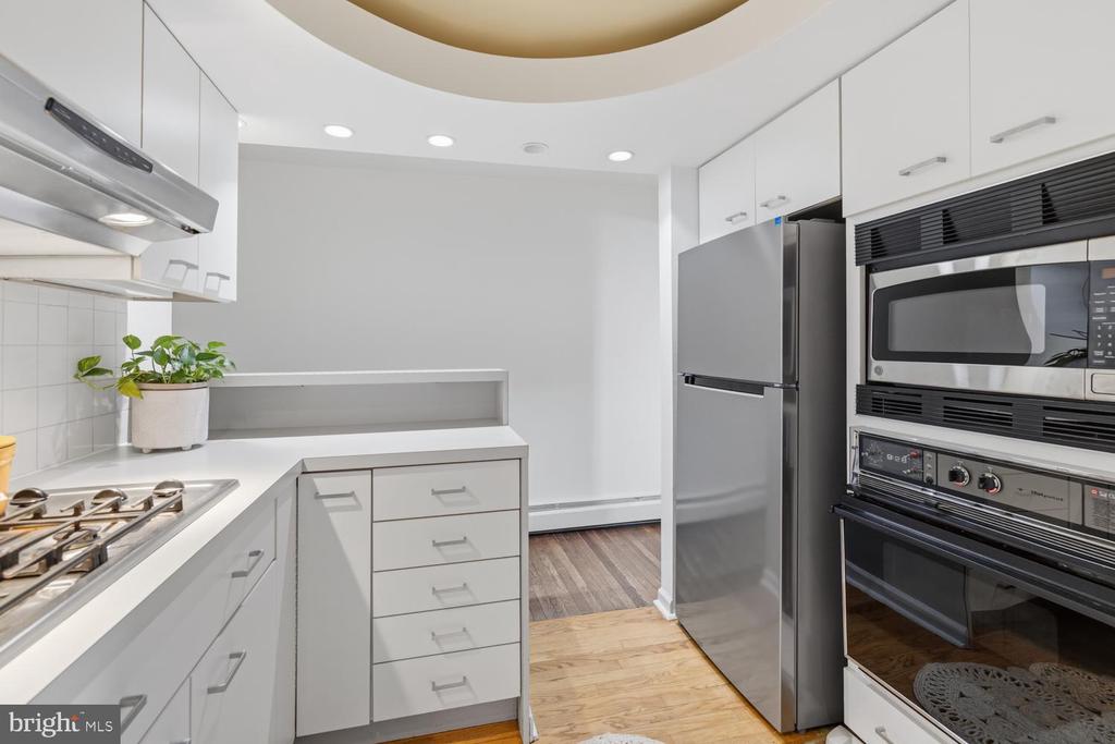 2138 SPRING STREET