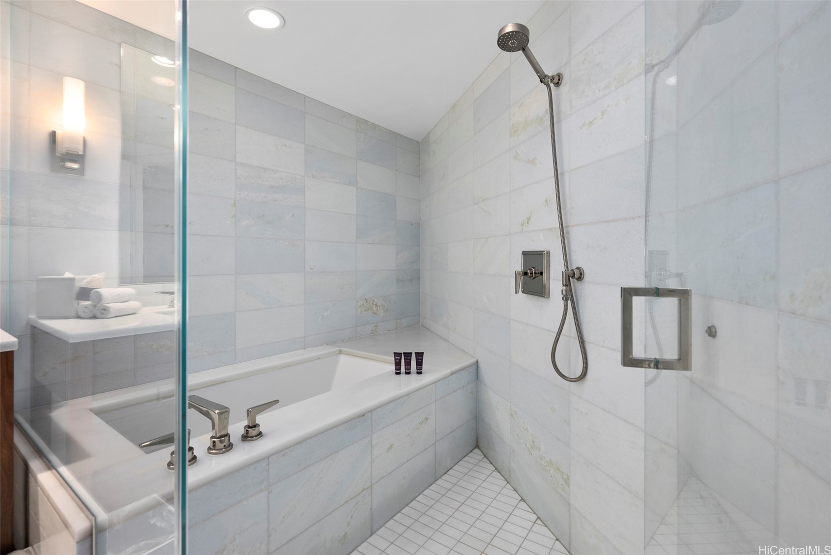 2139 Kuhio Avenue 2610