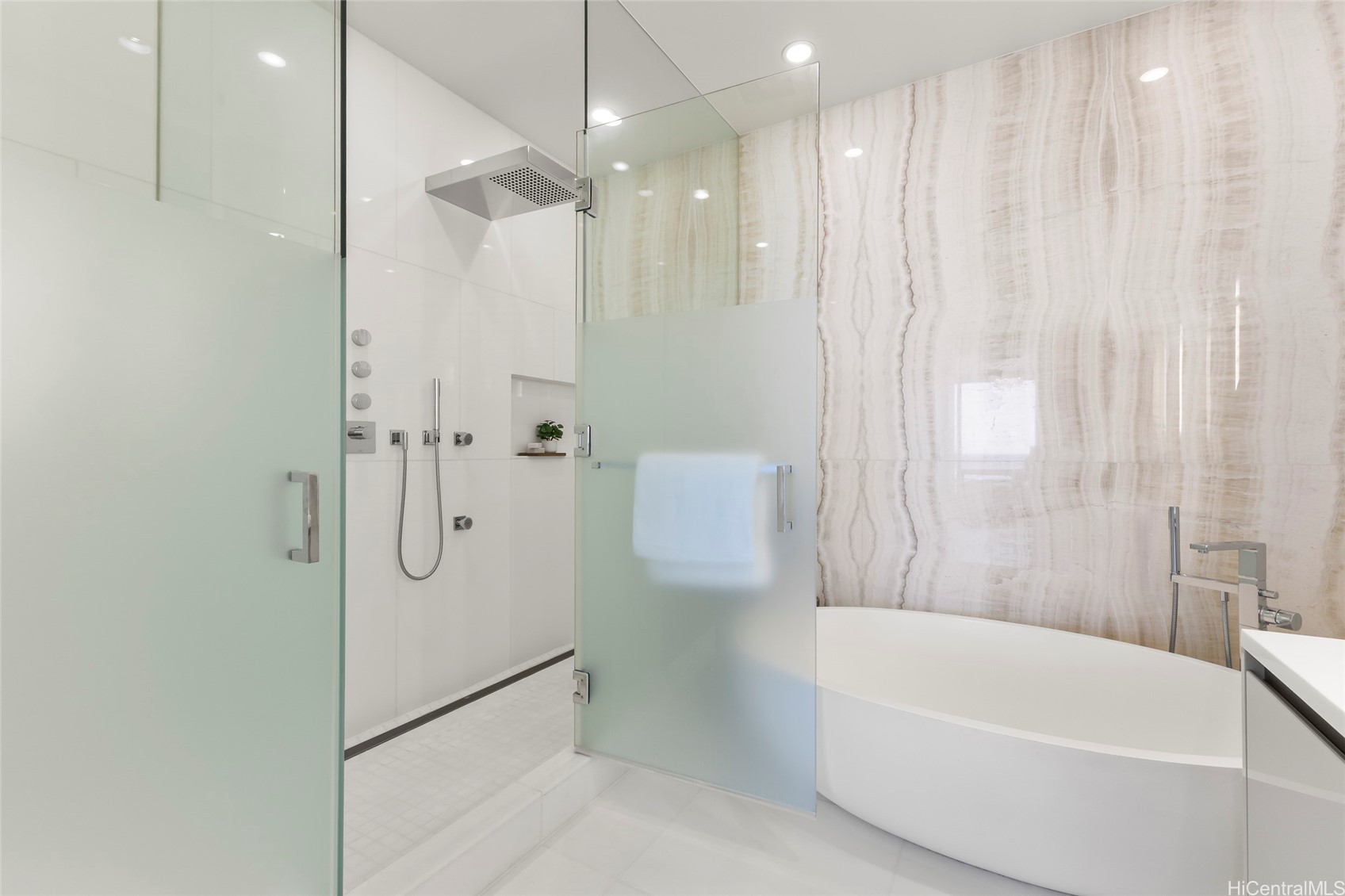 1118 Ala Moana Boulevard 2006