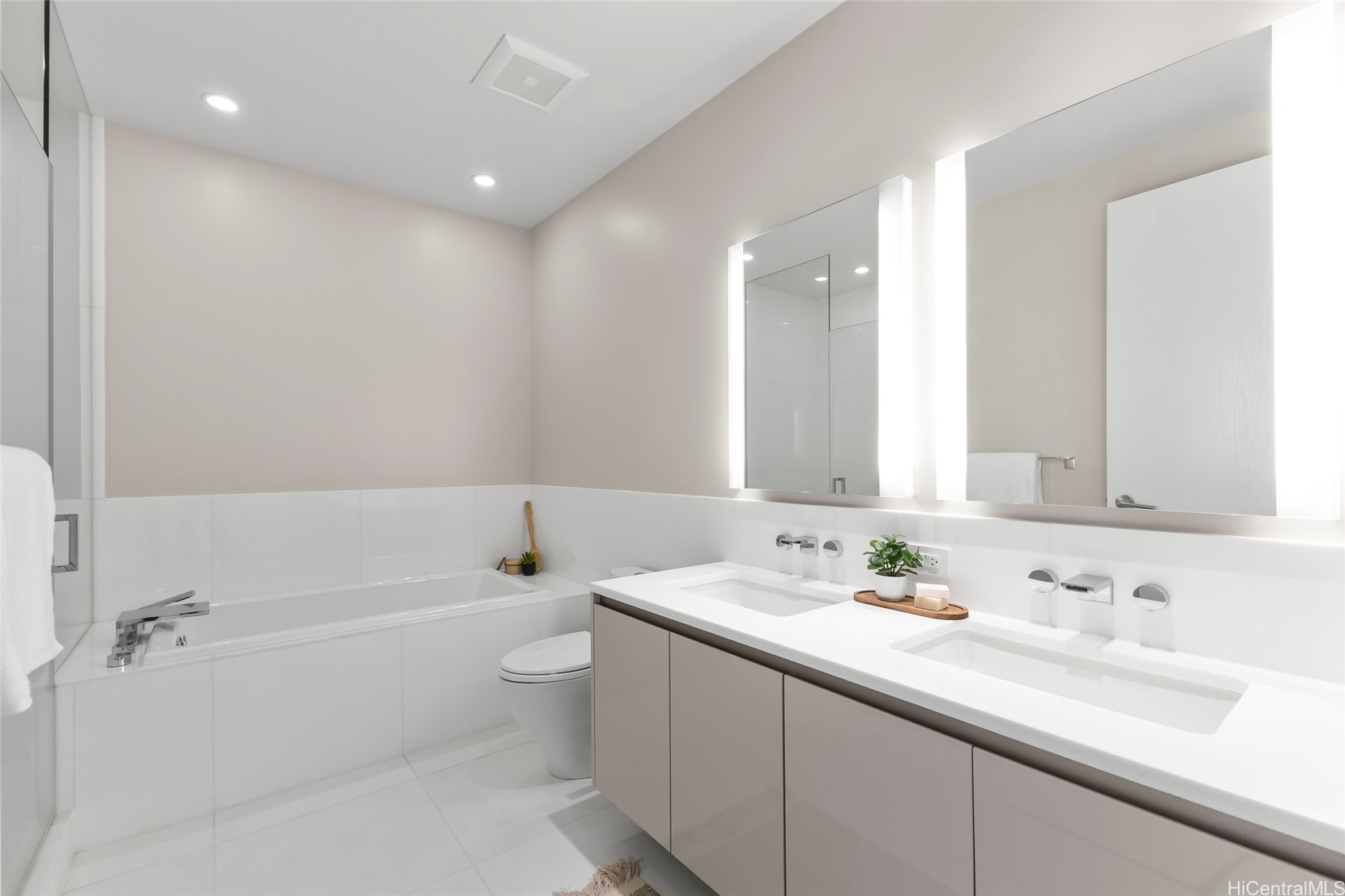 1118 Ala Moana Boulevard 2006