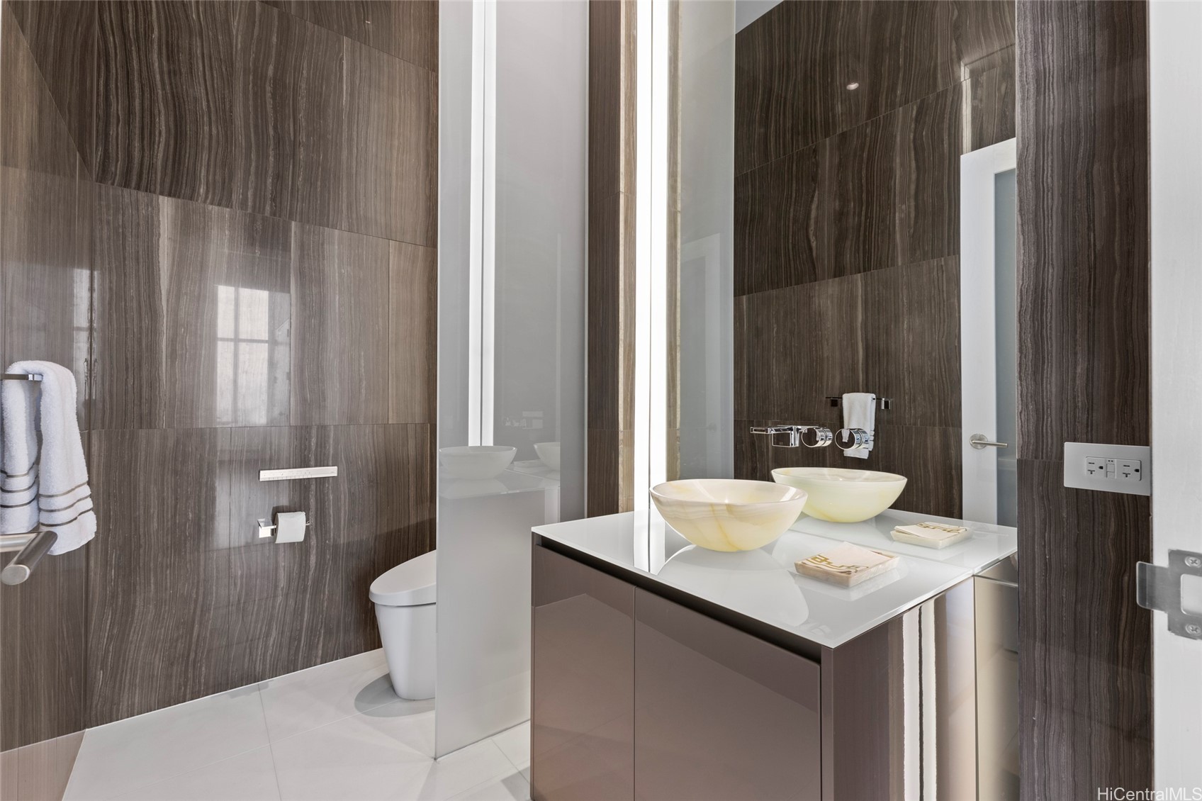 1118 Ala Moana Boulevard 3400