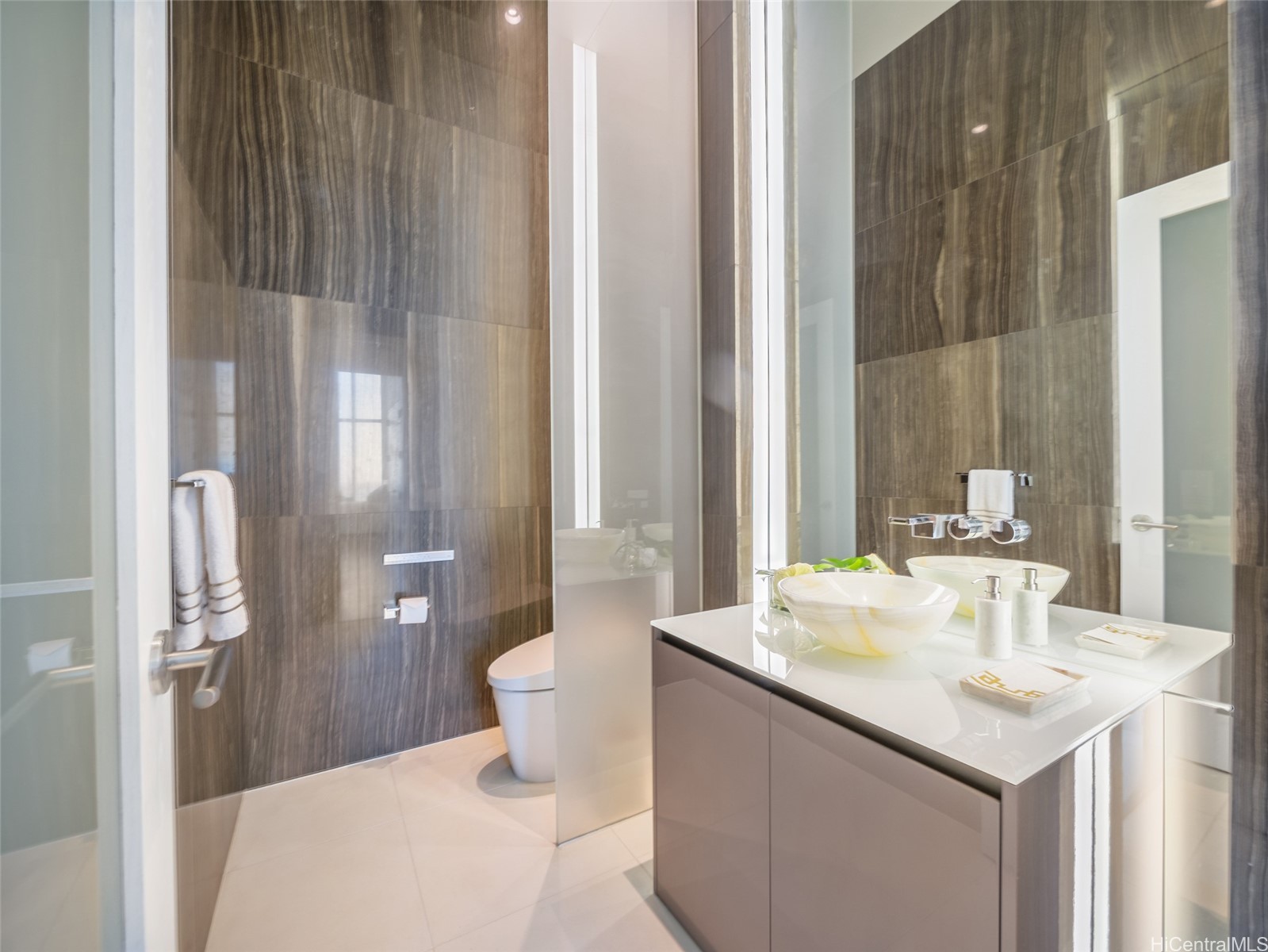 1118 Ala Moana Boulevard 3400