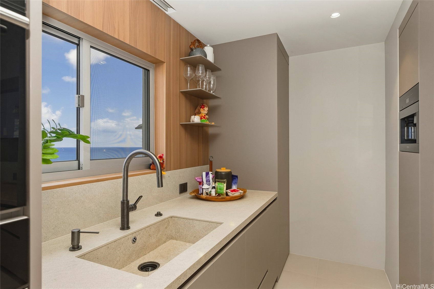 2969 Kalakaua Avenue 1201