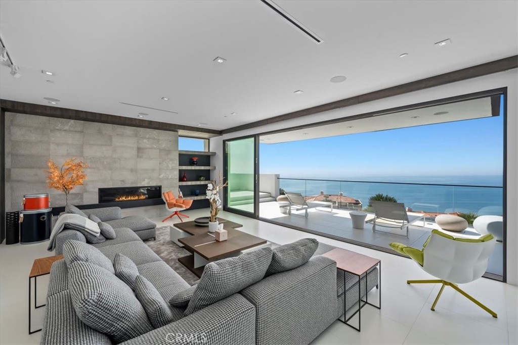2935 Vista del Mar