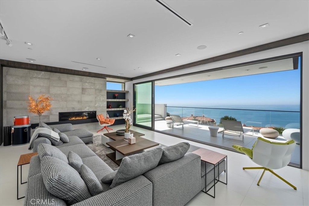 2935 Vista del Mar