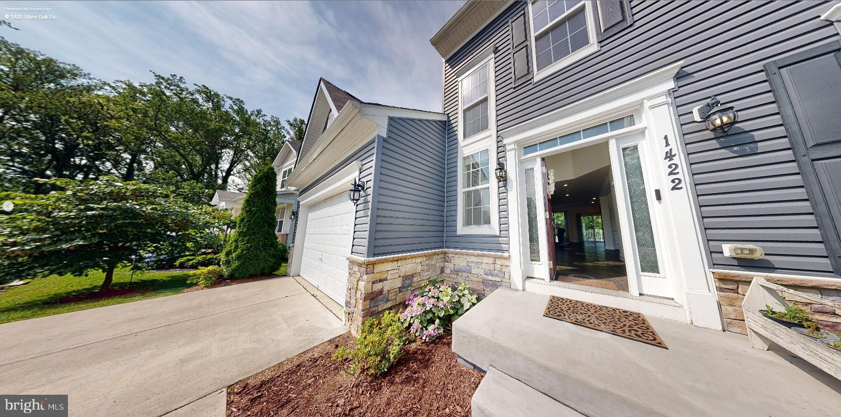 1422 SILVER OAK LANE