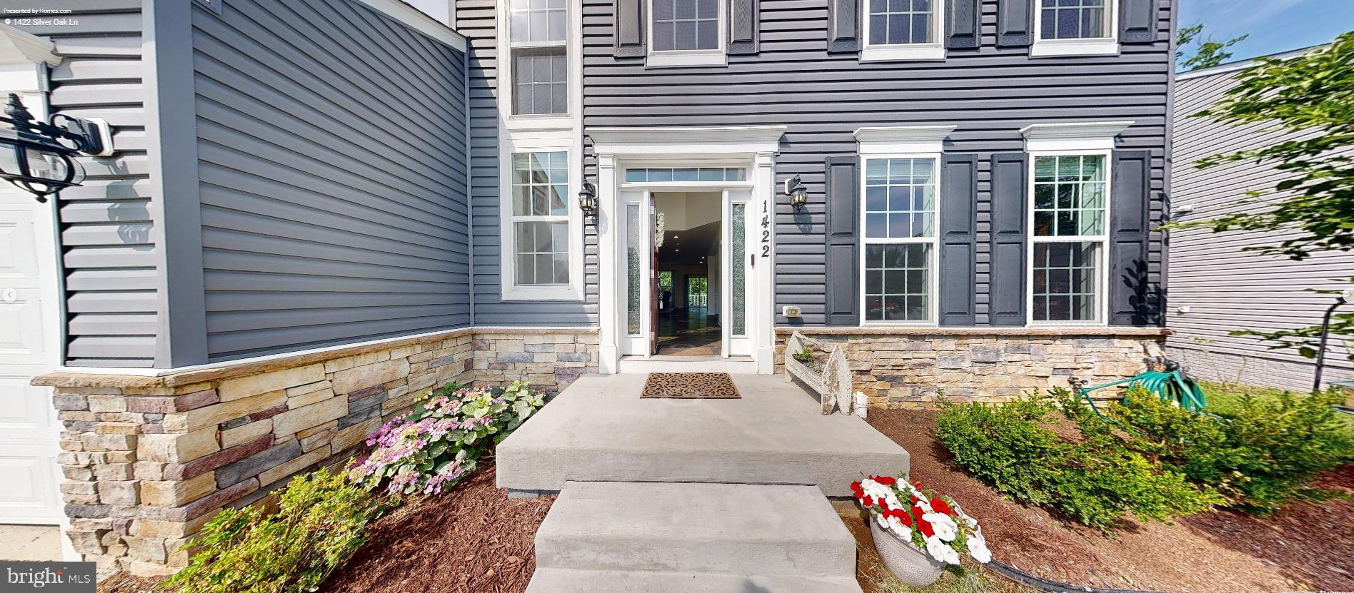 1422 SILVER OAK LANE