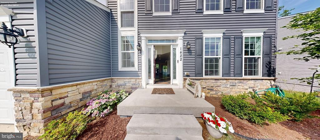 1422 SILVER OAK LANE