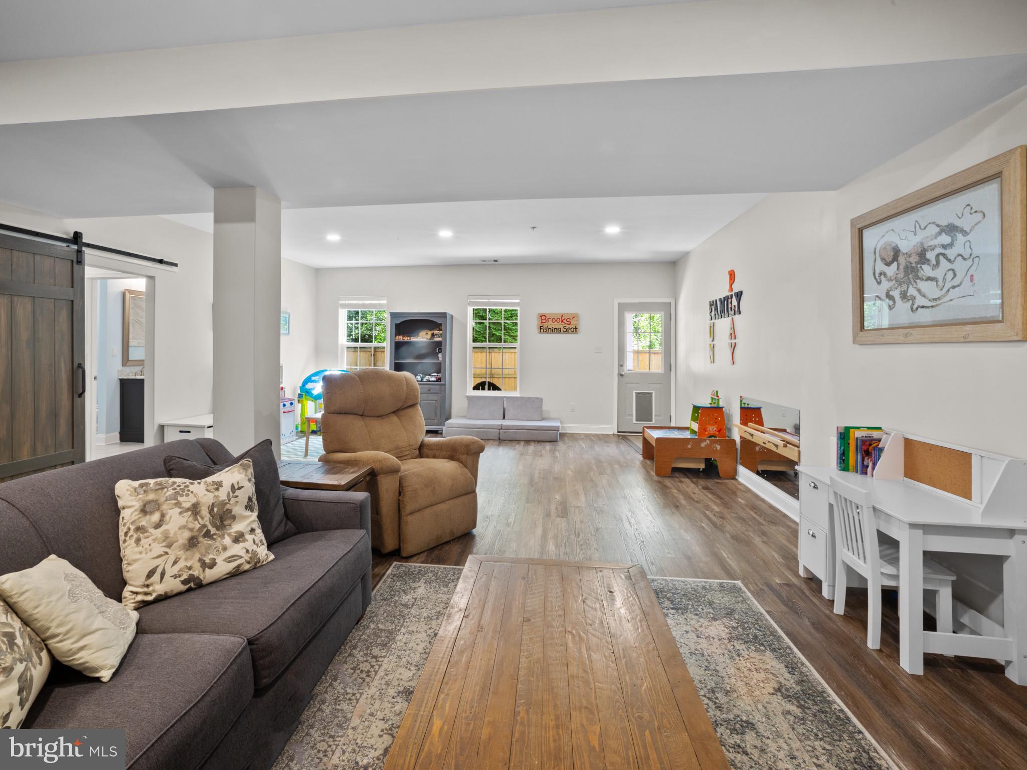 1422 SILVER OAK LANE