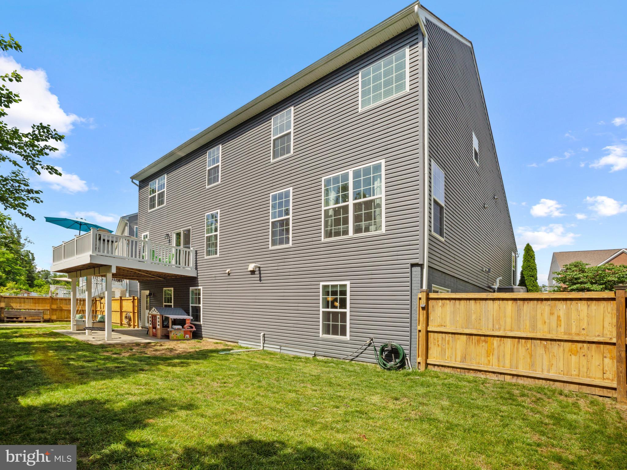 1422 SILVER OAK LANE