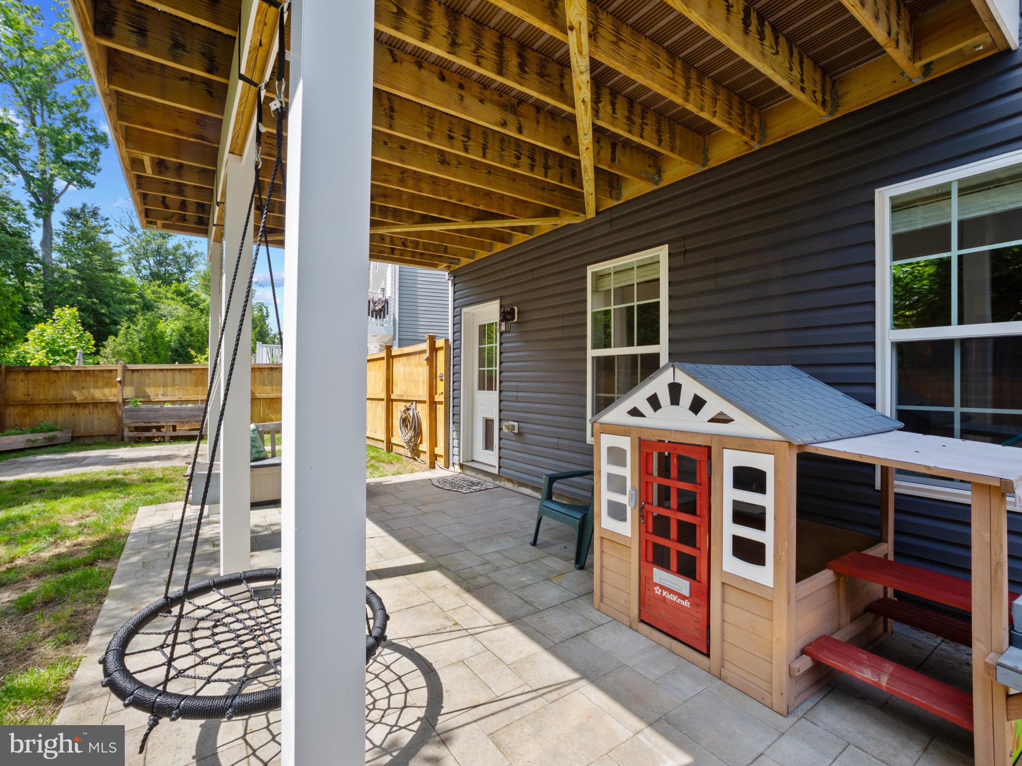 1422 SILVER OAK LANE